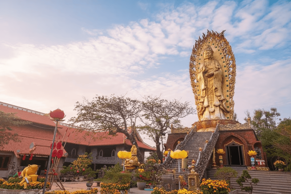 Tịnh Xá Ngọc Hà - Tuyệt tác tâm linh giữa lòng Quy Nhơn (Nguồn: Internet).